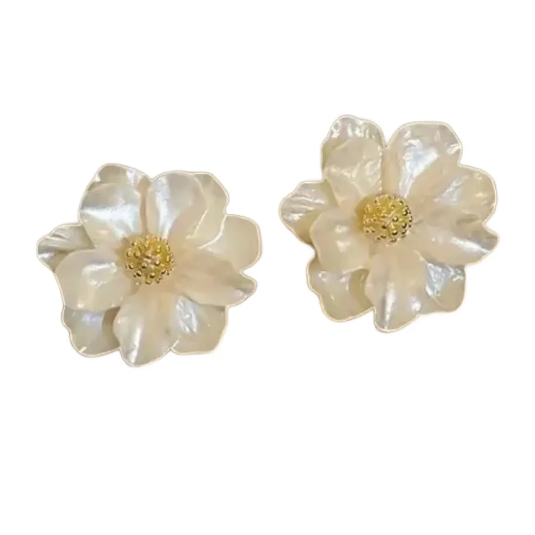 Korean Pearl Bloom Floral Stud Earrings – Elegant Soft Glam