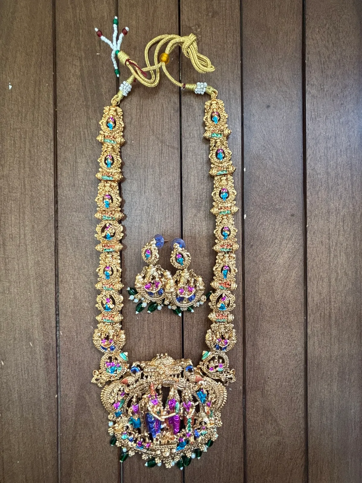 Srinivasa Haram with Earrings