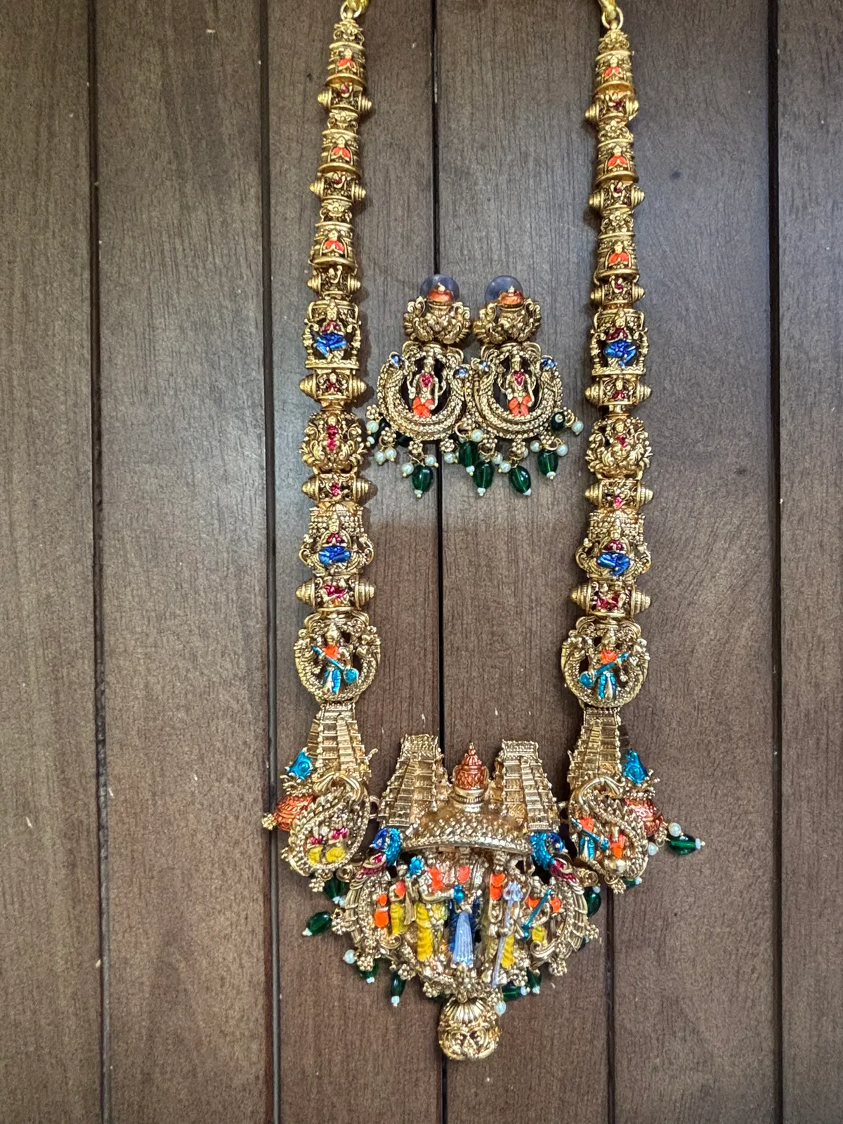 Ram Parivar Haram with Earrings